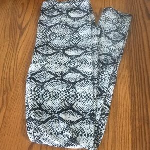 LulaRoe snake skin legging OS
